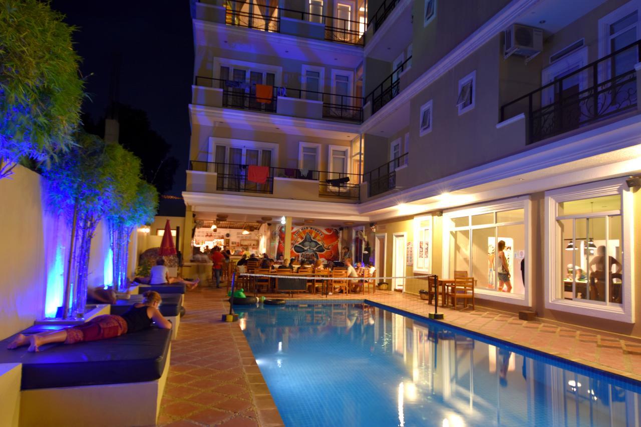 Mad Monkey Hostel Kampot (Adults Only) Esterno foto