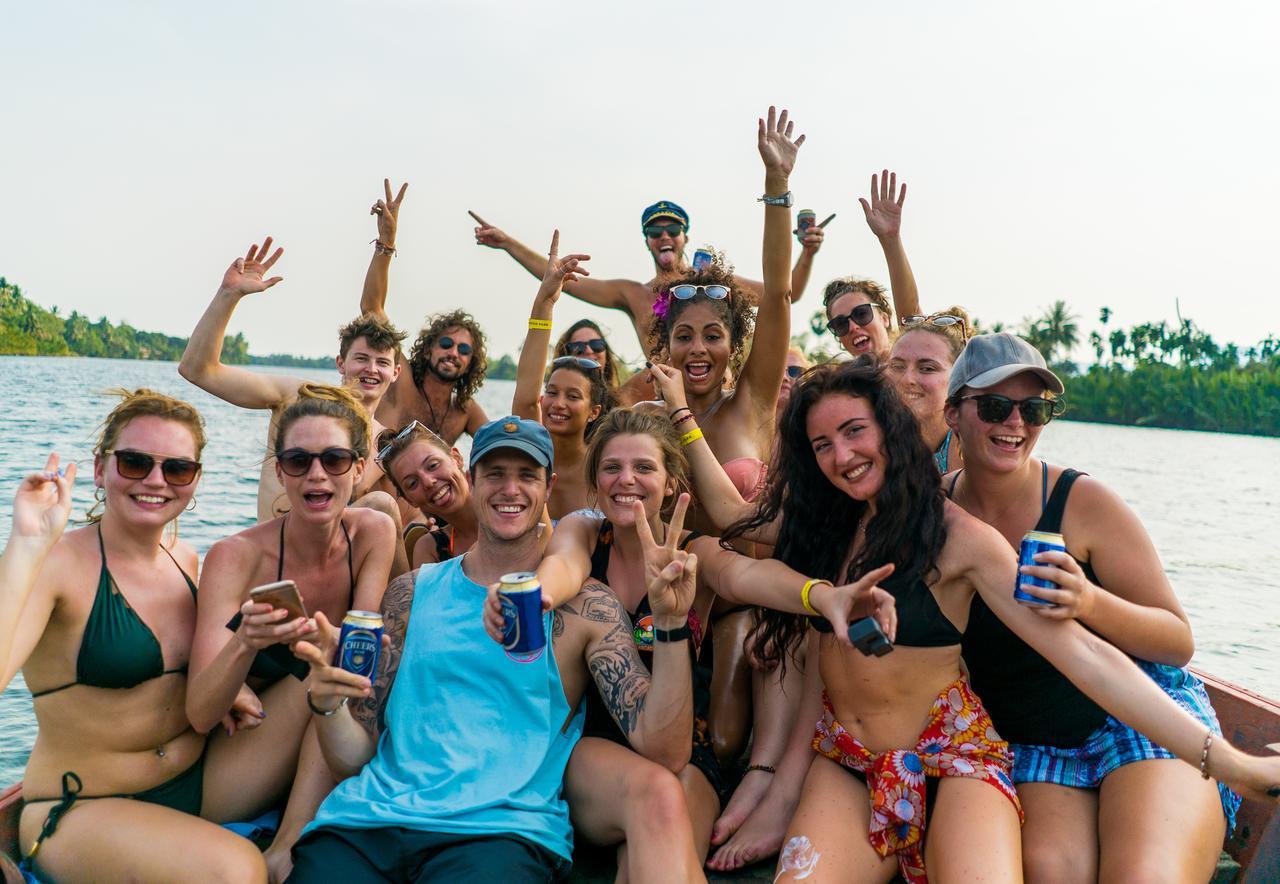 Mad Monkey Hostel Kampot (Adults Only) Esterno foto